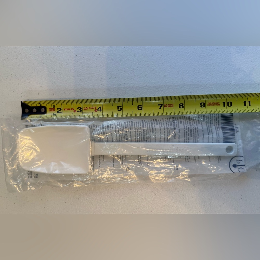 Pampered Chef Small Mix’n Scraper White Spatula